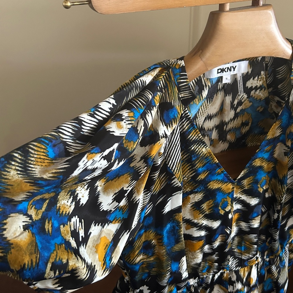 DKNY *SET* Vibrant Blue and Gold Patterned Top & Matching Skirt